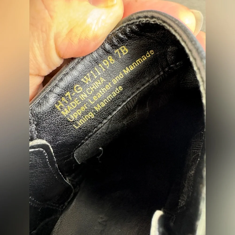 Cole Haan Women's Size 7 Black Leather Hayes‎ Ankle Zip Bootie Boots Classic